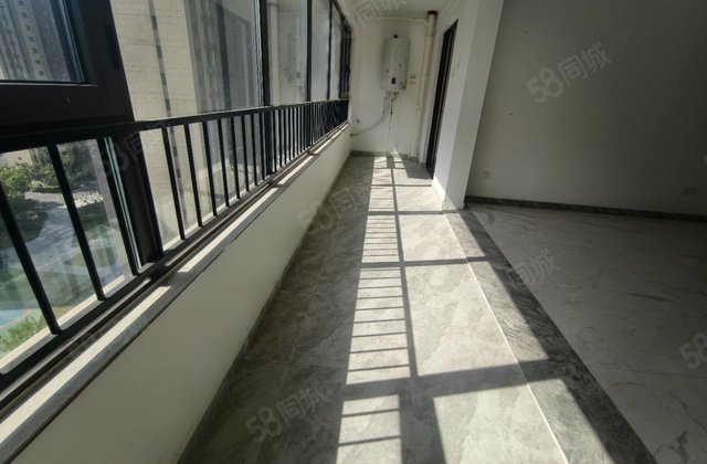 开发区清水湾 国岳府小高层独梯独户有车位四室两卫有车位免大税