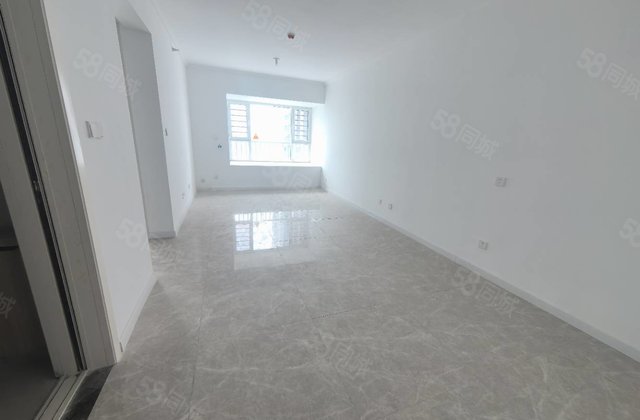 江北汽车城旁边 单价四千多 新房没住过 云创中心住宅 有证