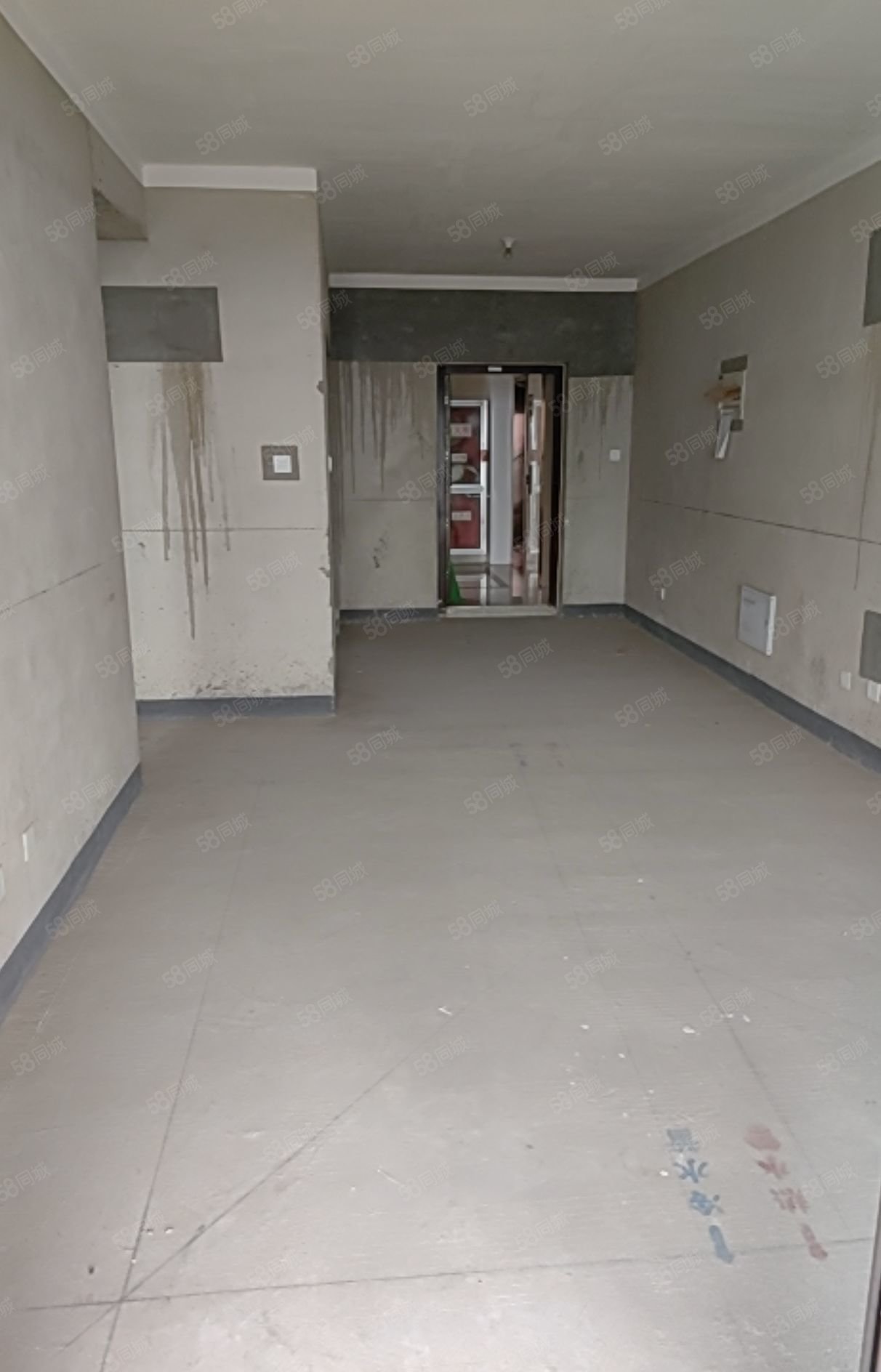 邦泰江山印3室2厅1卫92㎡南60万