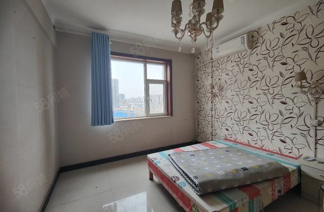 六中 风貌街   东昌路花园路 大润发旁 三室东边户