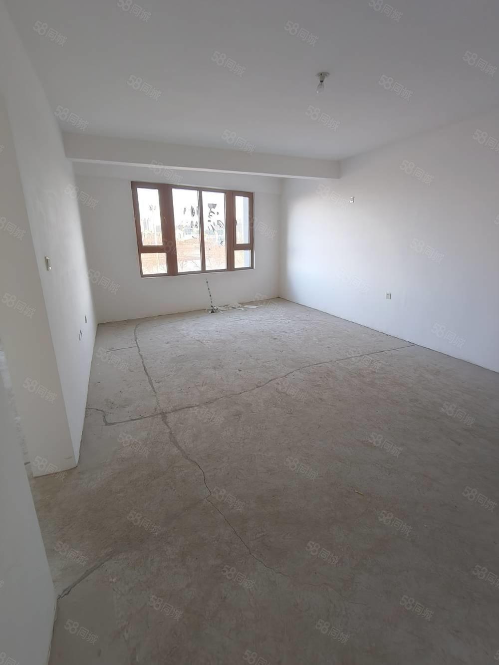 锦江丽都4室2厅1卫168㎡南北126万