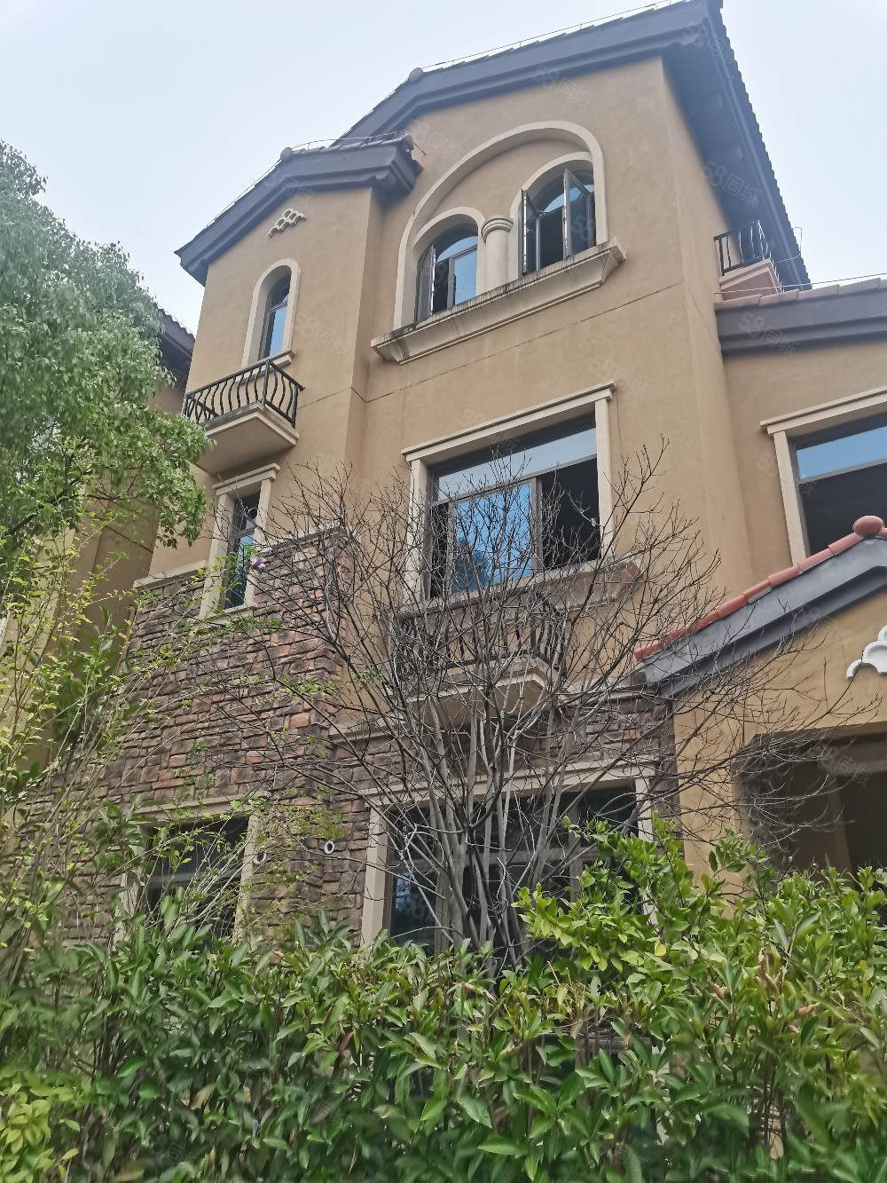 萍乡碧桂园5室2厅5卫251㎡南北238万