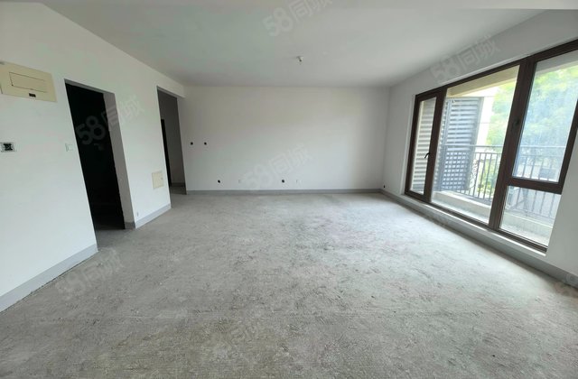 高铁新干线3室2厅145.78㎡91万二手房图片