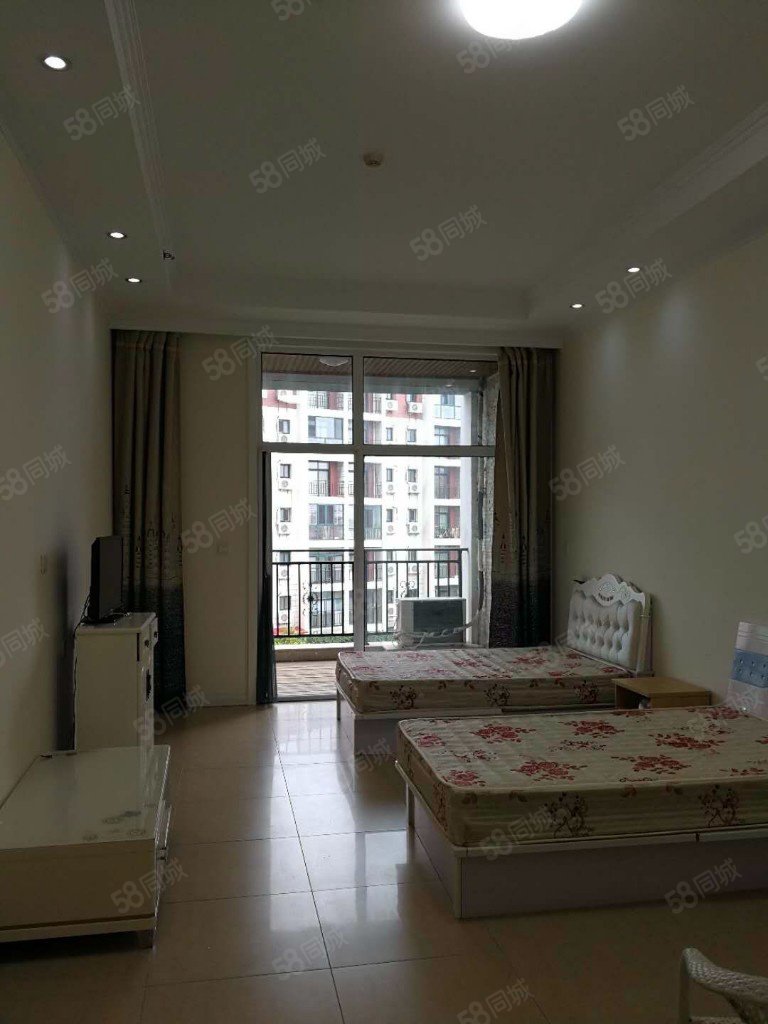 臨海聽濤1室1廳1衛(wèi)54㎡南26萬