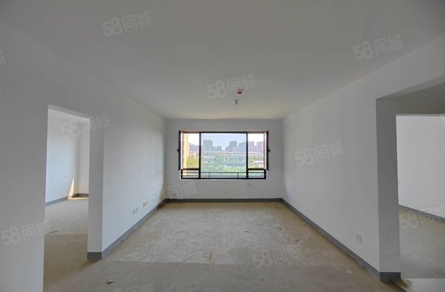 真实在售 急卖 一梯一户 三叶草户型 带车位 百合新城