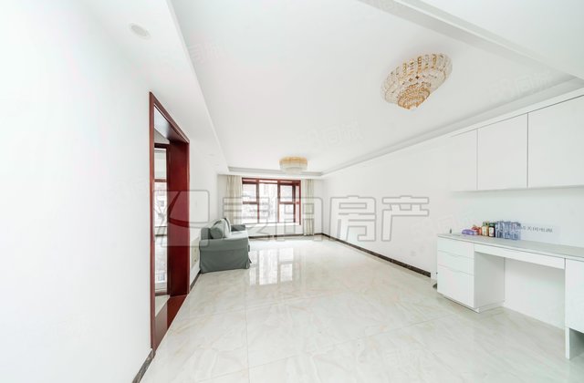 世華龍樾三里3室2廳2衛(wèi)111.52㎡南北1120萬