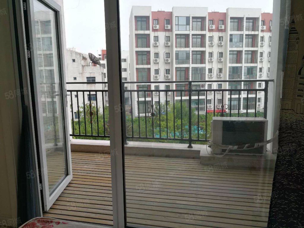 臨海聽濤1室1廳1衛(wèi)54㎡南26萬