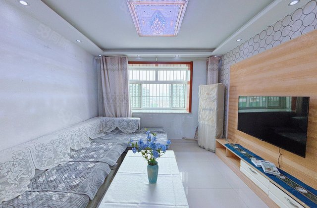 颐馨园小区精装拎包入住三室，  带储藏室电梯好楼层，未占