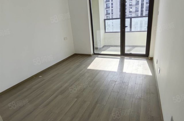 城市玖玺北区超大阳台，总层高18，带车储，新房未住。