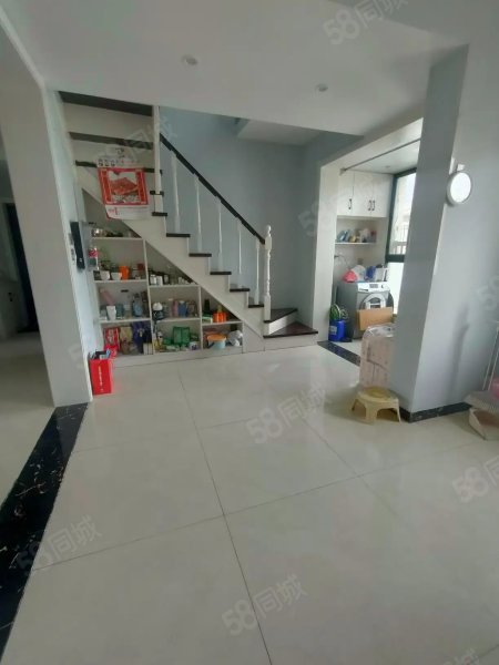 阅湖花园跃层四室两厅两卫南北通透买一层得两层赶紧下手