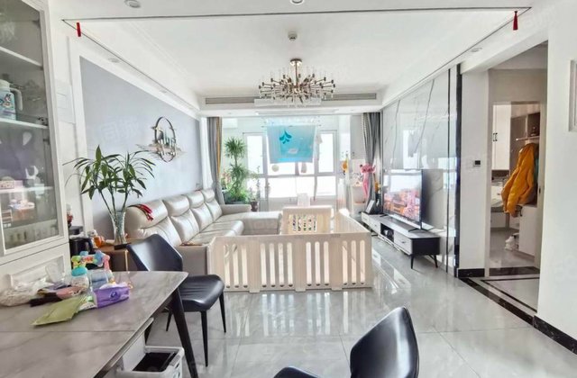 急售精装大三室，好楼层带中央空调，送车位，民生凤凰城。