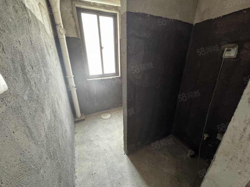 远大中国府玖珑府4室2厅2卫134㎡南北83万