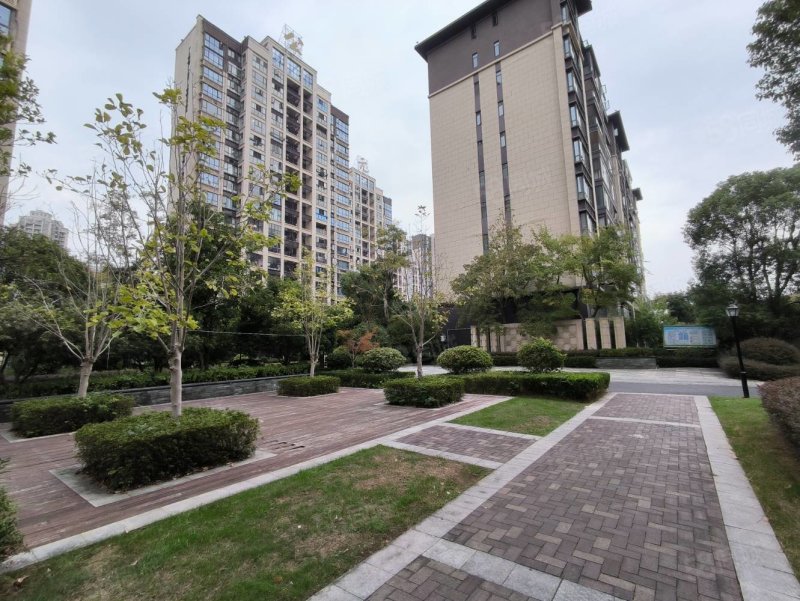 港中旅公元6室2厅3卫230㎡南北196万