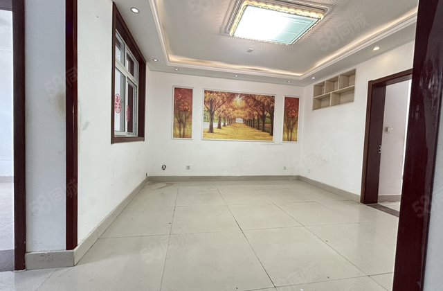 业主急售 水岸新城 带地上储藏室 三室 4000多