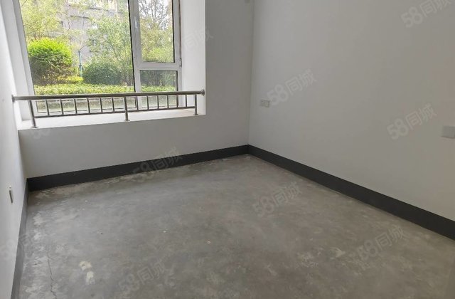 清风和庐一楼，三室121平，带车位，可按揭，新房未住！