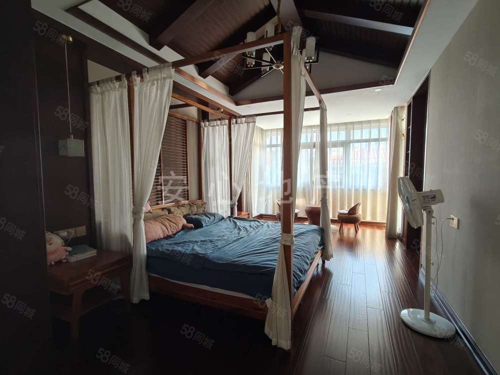 德和沁园(别墅)5室3厅4卫216㎡南北550万