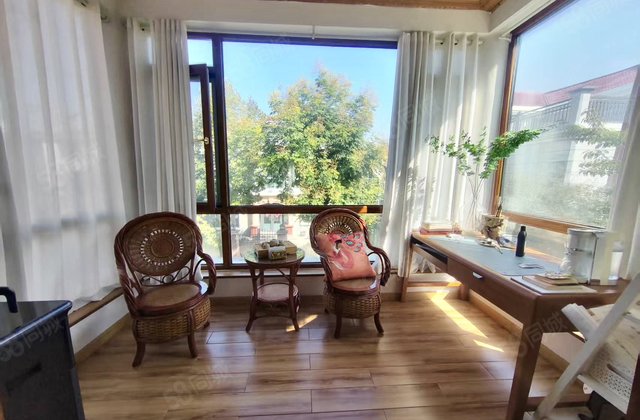 滨河大道！沁水苑！独栋别墅！带半亩大院！带露台50平！免大税