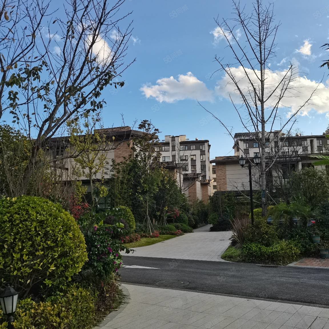 云南腾冲华侨城端头合院95平米3居套房赠送高达68平