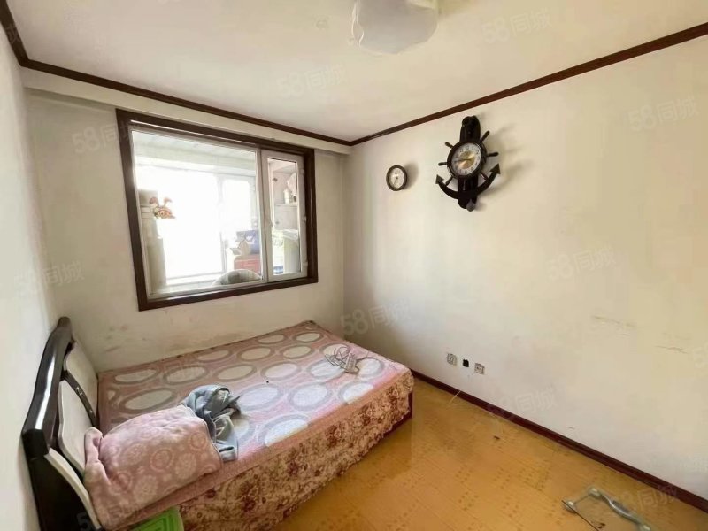 富元A区2室1厅1卫90㎡南北32万