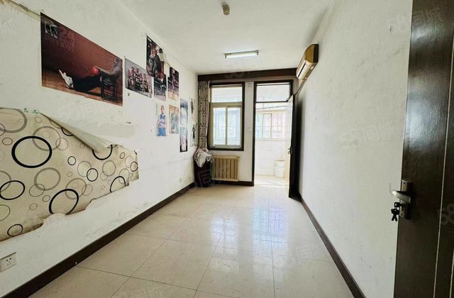 阳光，验，颐馨园一期3楼130平 带大车库仅售105