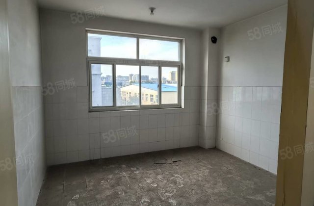 高新区，中心医院家属院，带车库，包税，看房方便，价格美丽