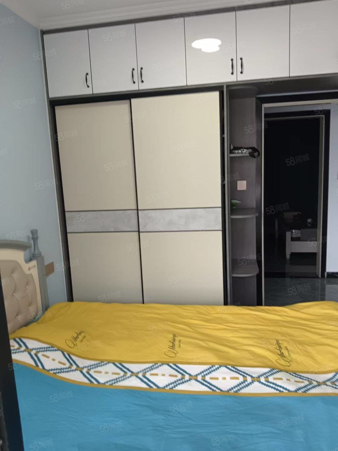 悦湖城3室2厅2卫112㎡南北70万