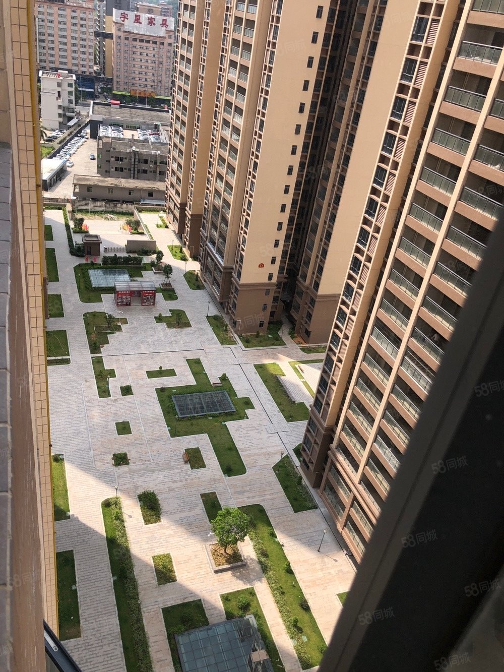 乌石上等小区富民花园大三房144平带有停车库平台花园配套完善