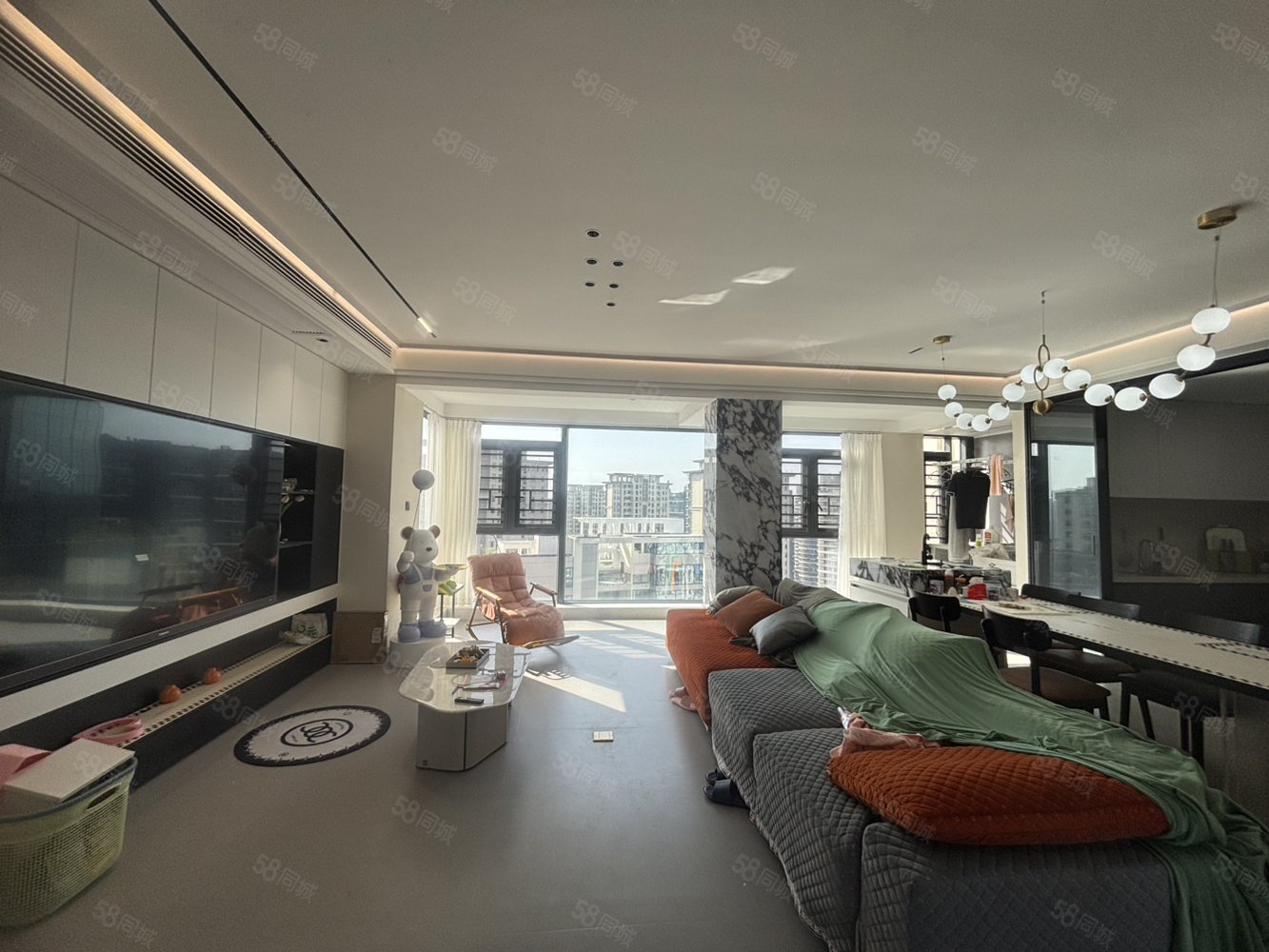 德和领秀广场5室2厅3卫172㎡南北220万