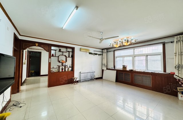 文轩总部 电业局五院  前排一楼大平层 带阳面大车库