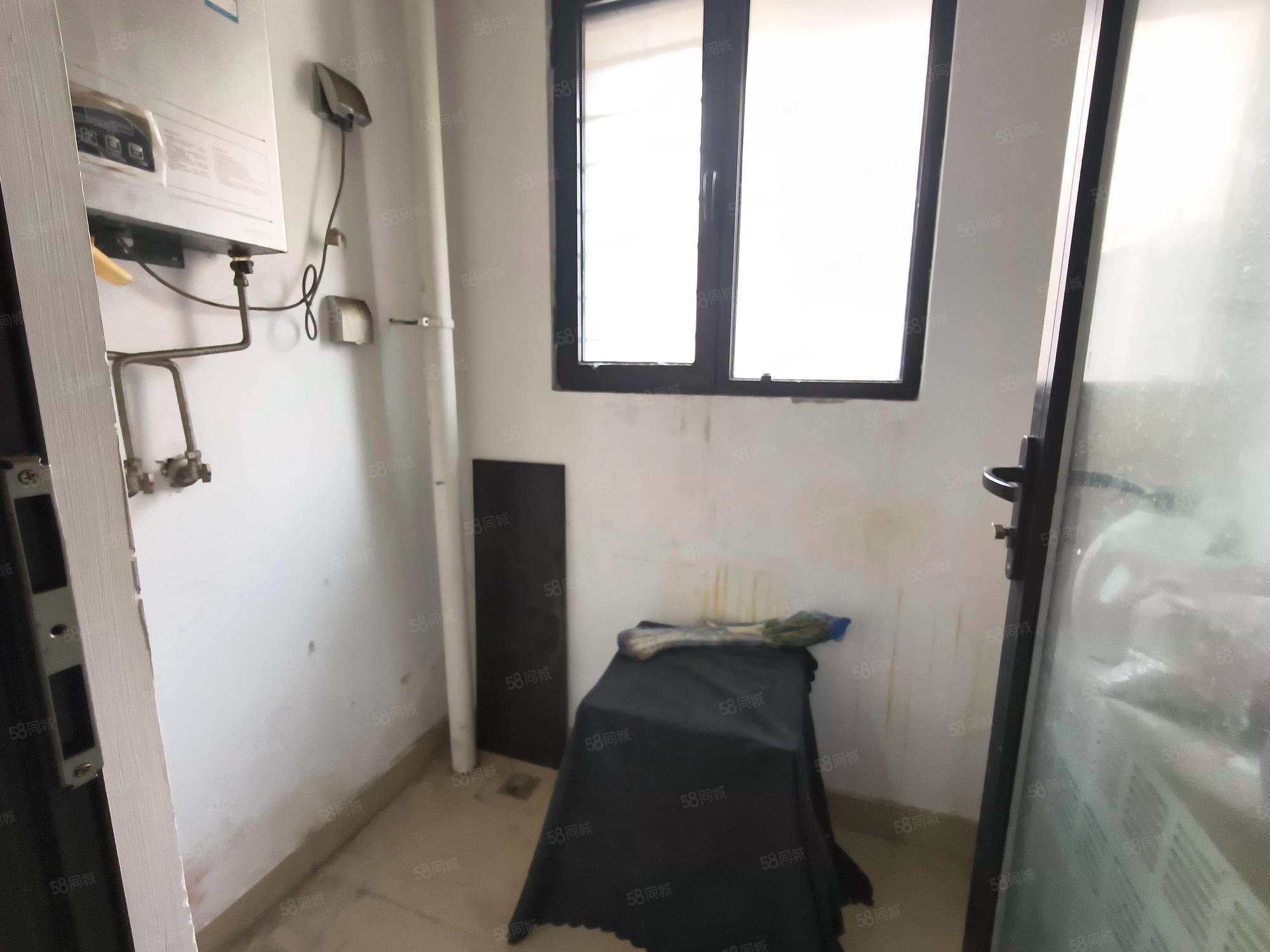 合景香悅四季(西區(qū))3室2廳2衛(wèi)121.05㎡南北275萬