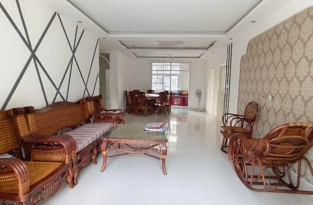 消防队家属院！房东急售 免大税 送车库 三叶草户型可议价急售