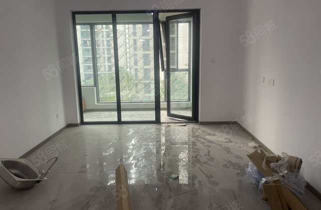 民生海通城市芳华 近医院 有电梯 商品房 装修好 小三房