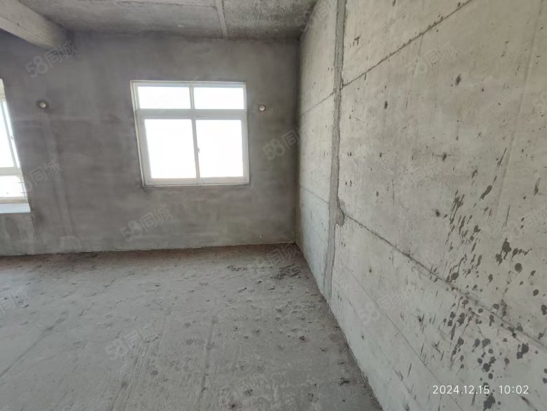 金一华府3室2厅2卫138㎡南北45万