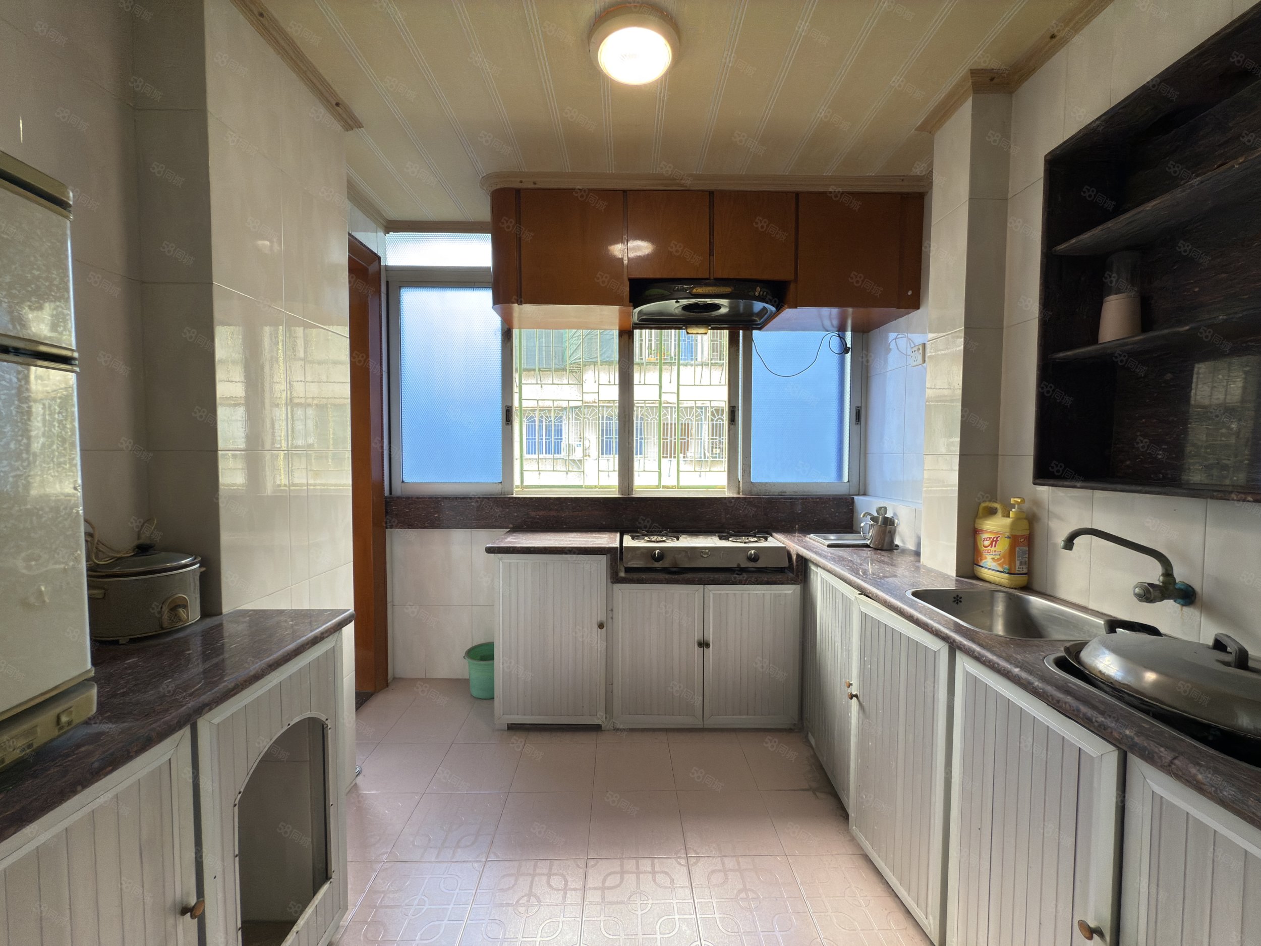 西荣路小区3室2厅2卫110㎡南北40万