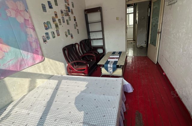 三楼三室便宜出！铁路益民小区南北通透 无遮当 有证能按揭