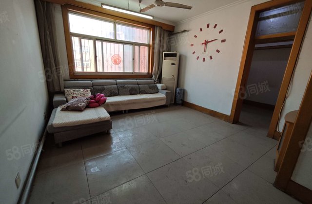 市医院北邻，三室实验忠学，停车方便有钥匙，市中心步梯3楼