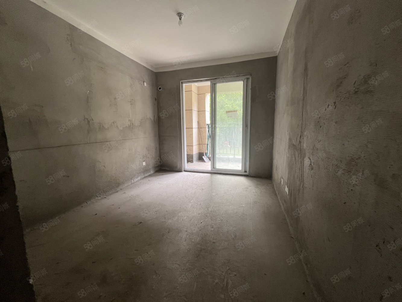 金大地时代公馆3室2厅2卫126㎡南北89万