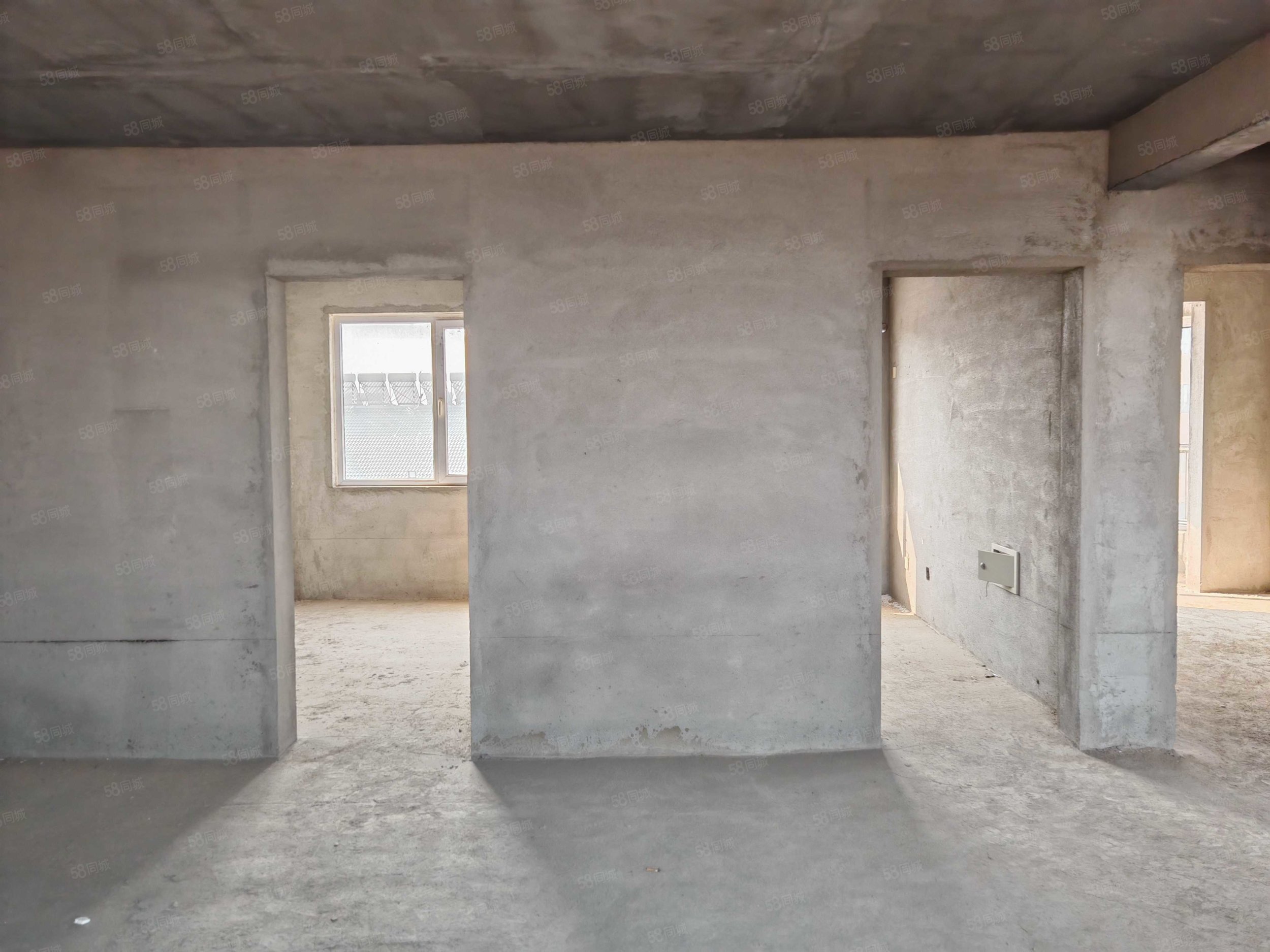 華都驛郡3室1廳1衛(wèi)97.28㎡南50萬