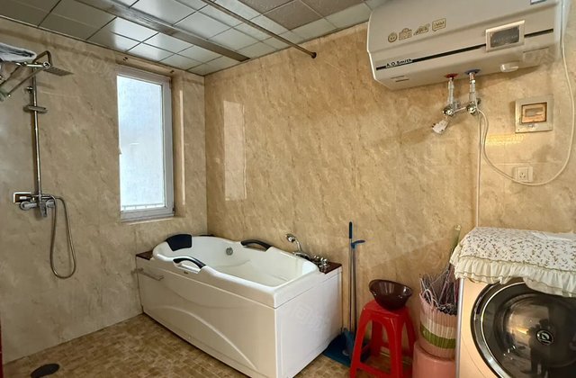 东方新城3室2厅1卫161.8㎡南北68万