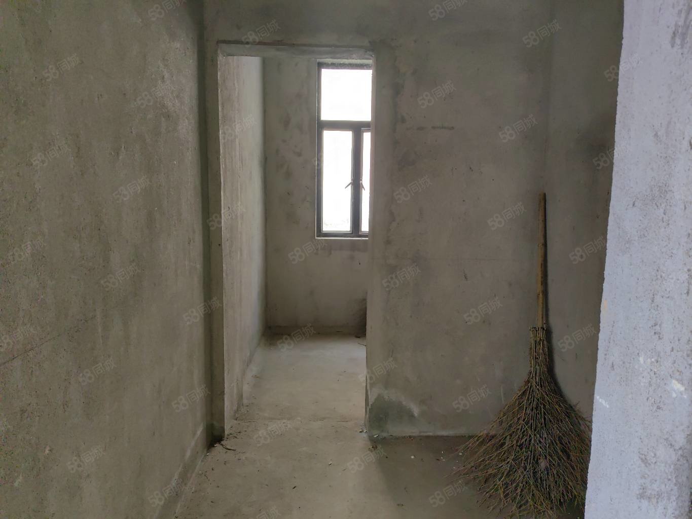 德和沁园(别墅)5室2厅4卫281㎡南北569万