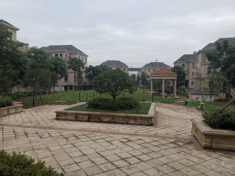 香堤意墅84平精装修126万拎包入住