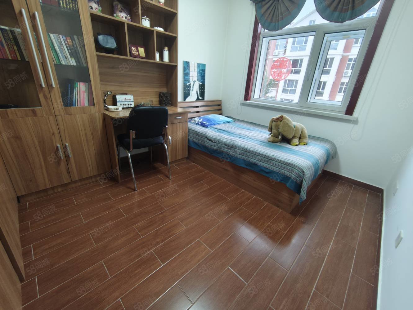 和谐小区4室2厅2卫194.89㎡南北120万