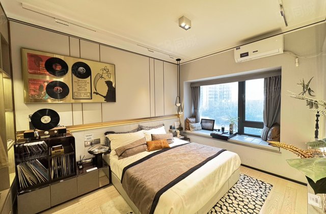 龙湖天著4室1厅139.71㎡403万二手房图片