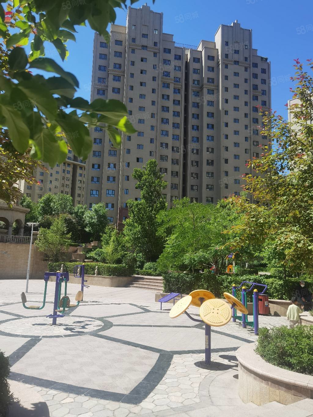 诚意出售经开区天麓花园精装修没住过三室二厅拎包入住