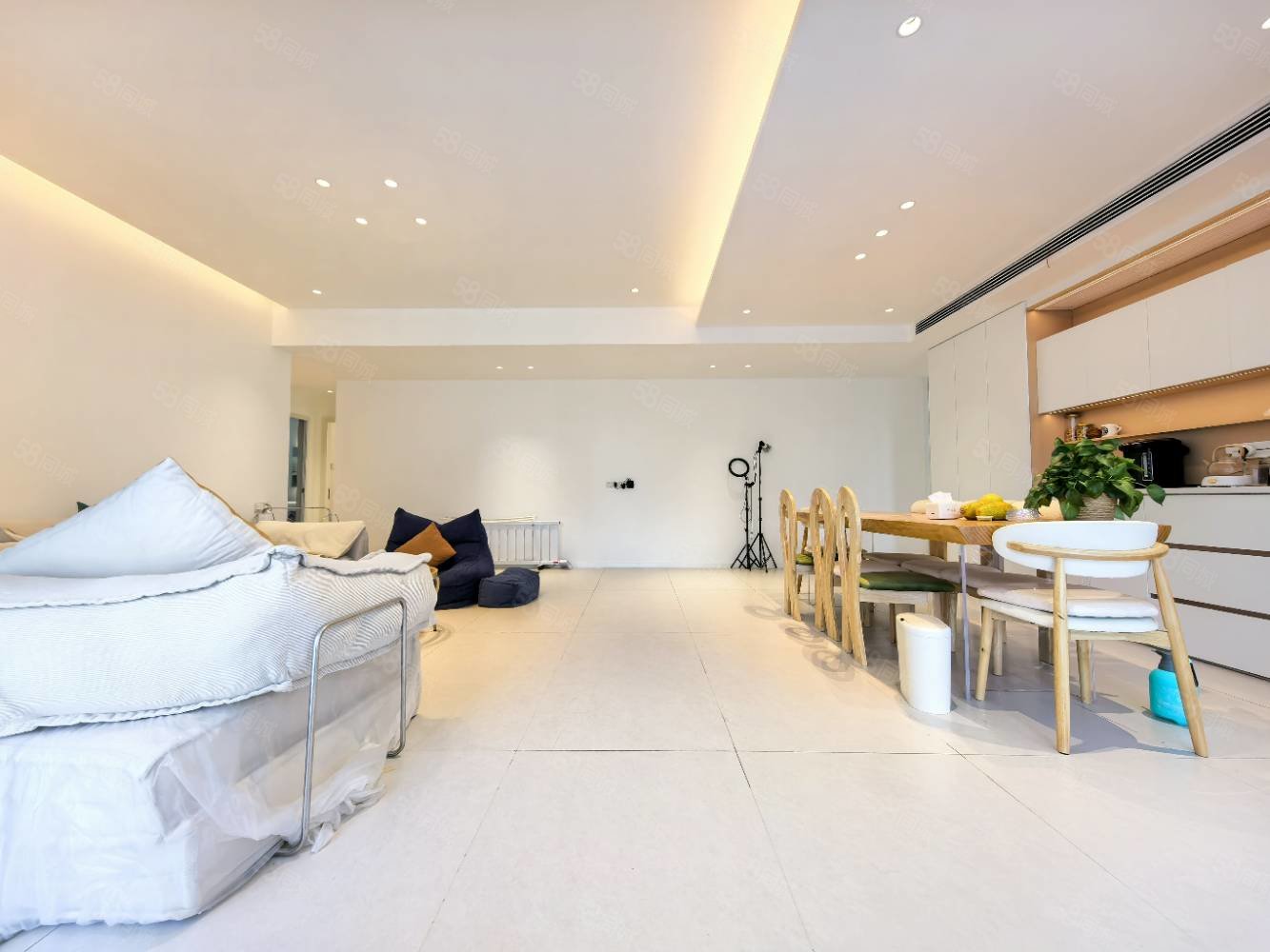 德和领秀广场4室2厅2卫140㎡南北172.8万