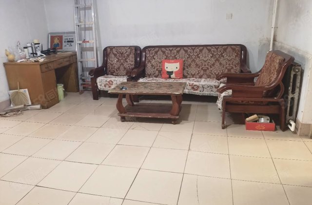 湖边孝心一楼带院 有外开门有配房 可以做商铺 三室 免大税