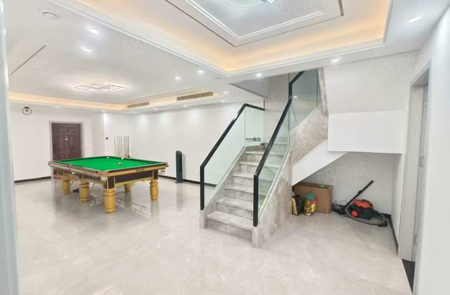 大佬看过来 开发区 英伦花园 叠墅 精装修 随时看房