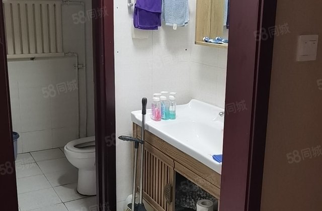 新东方国际(商住楼)1室1厅1卫高层电梯房,精装修,满二