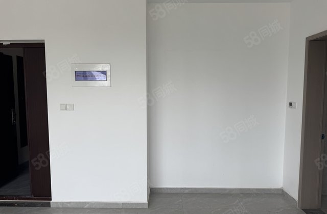 财干路新房，东边户，带车位储藏室，急售