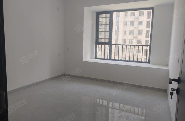 财干路 理想城 新房未住 双阳台带车位储藏 包大税